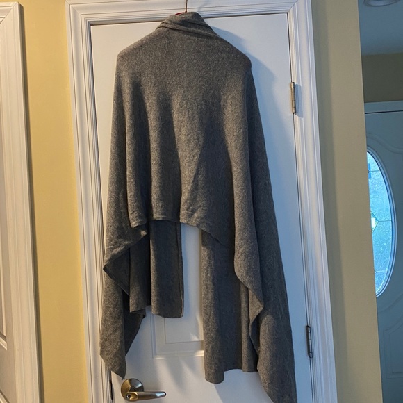 💯 Luxurious Cashmere Gray Large Scarf Wrap Never Used - Picture 11 of 11